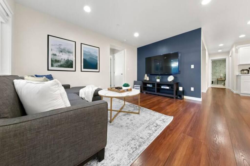 Photo of Livingroom in Seattle Metro Area