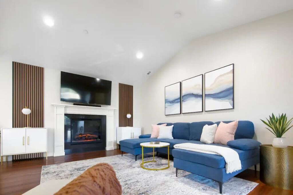 Photo of Livingroom in Seattle Metro Area