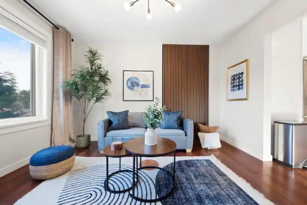 Photo of Livingroom in Seattle Metro Area