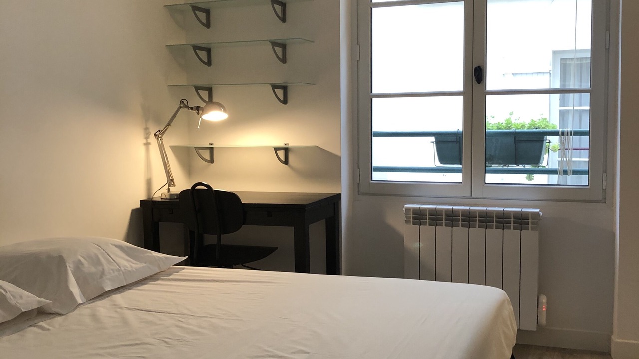 Photo of Bedroom in Clignancourt