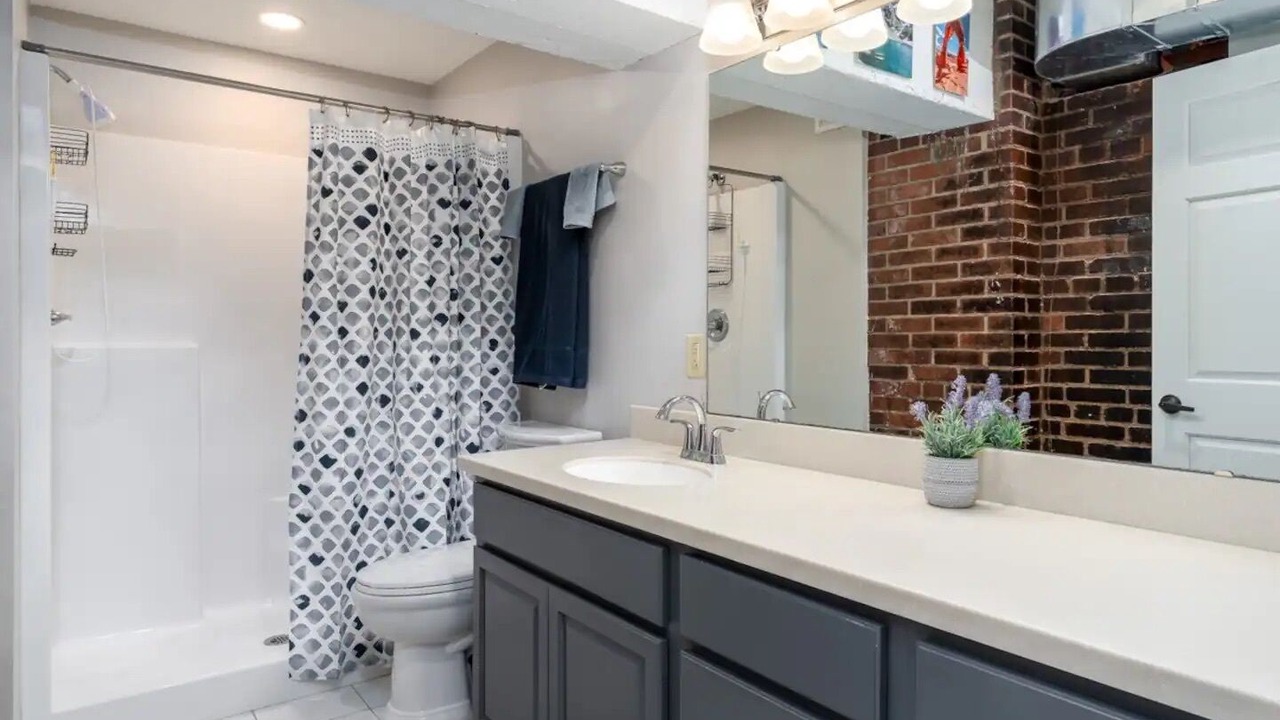 Photo of Bathroom in Newark