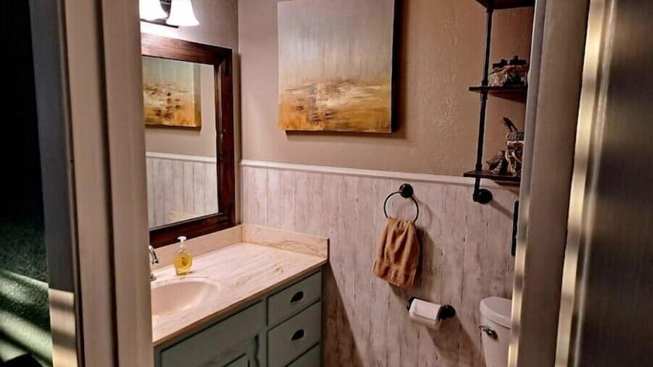 Photo of Bathroom in Lone Oak