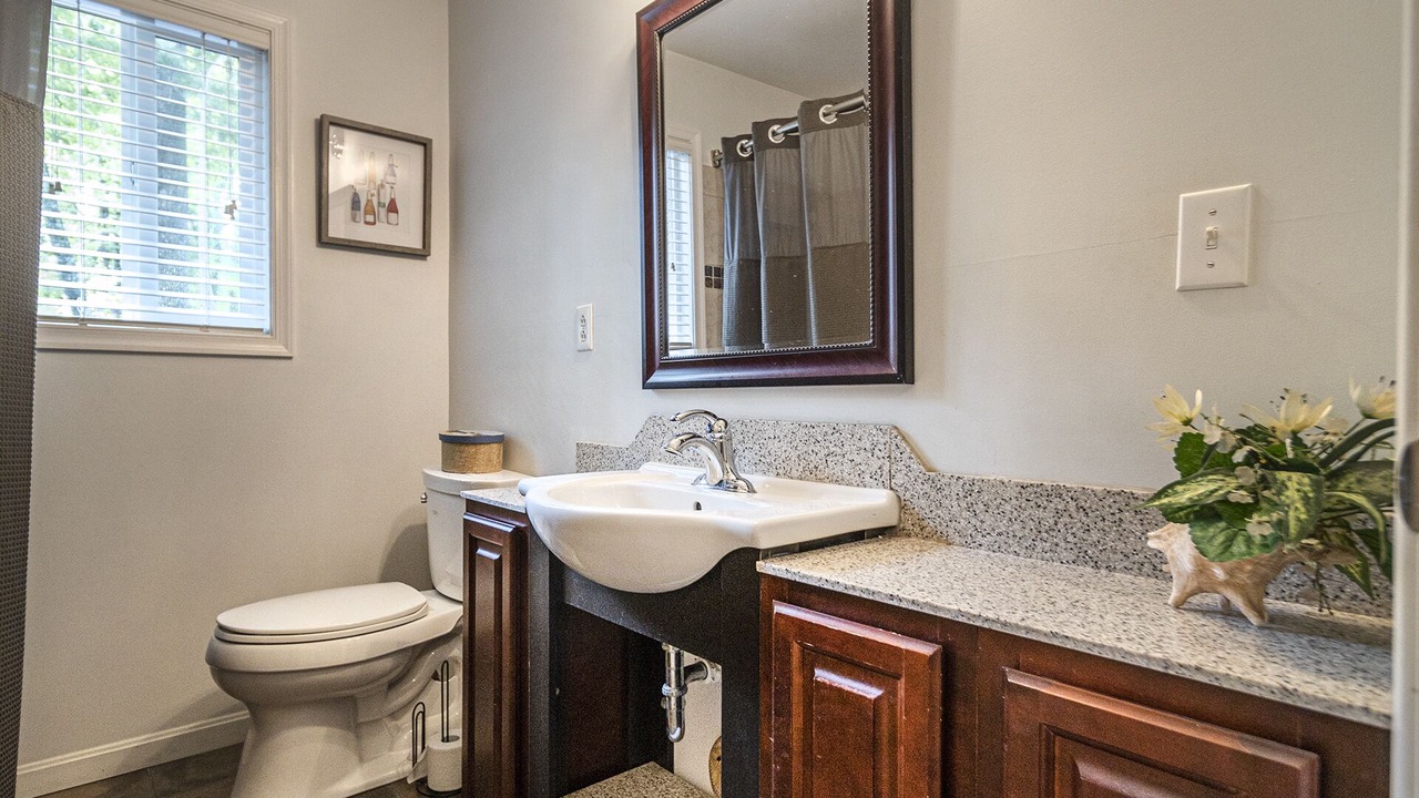 Photo of Bathroom in Huddleston