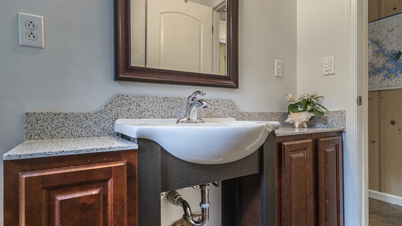 Photo of Bathroom in Huddleston