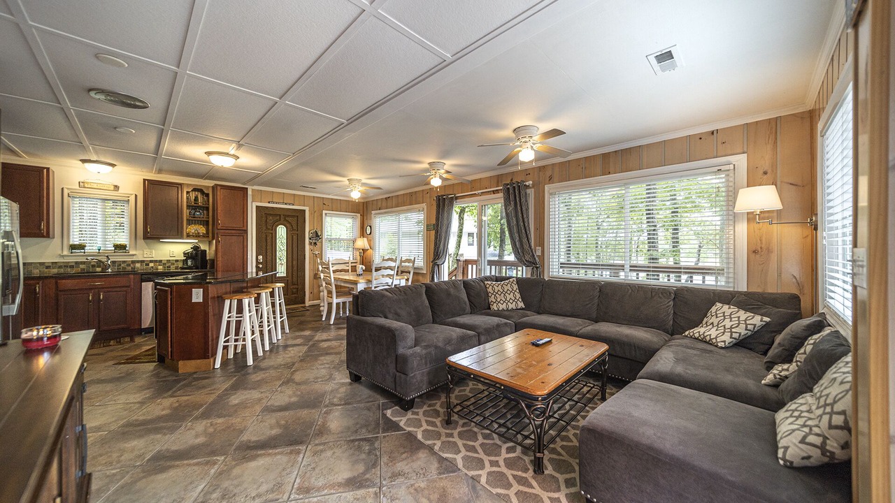 Photo of Livingroom in Huddleston