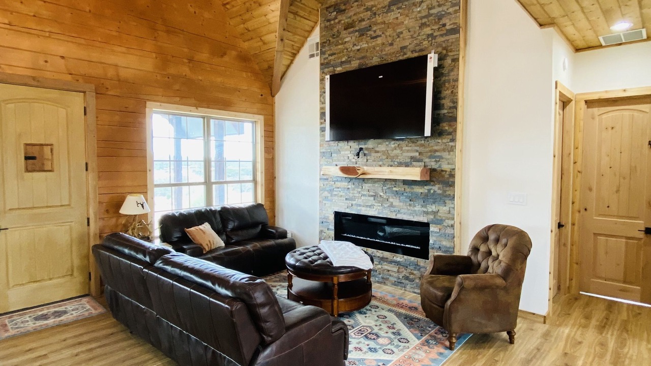 Photo of Livingroom in Edwards County