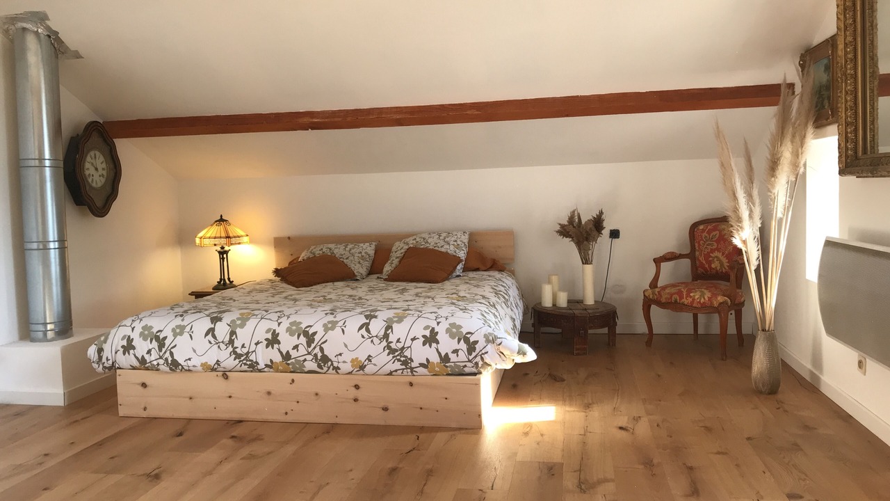 Photo of Bedroom in Saint-Mitre