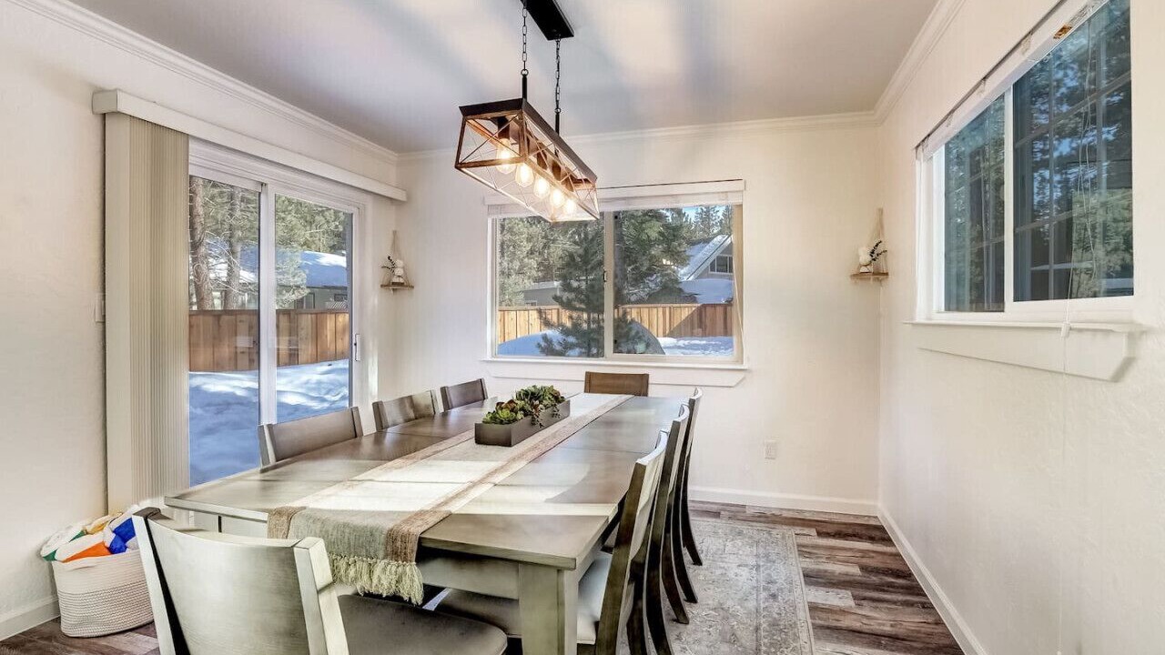 Photo of Livingroom in Christmas Valley
