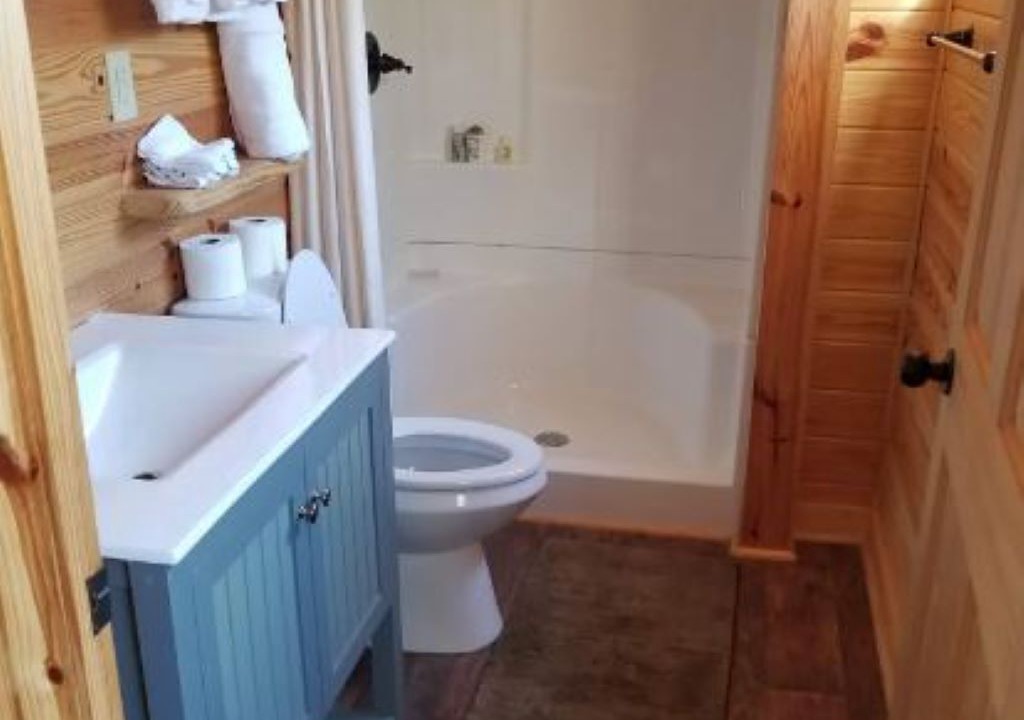 Photo of Bathroom in Letohatchee