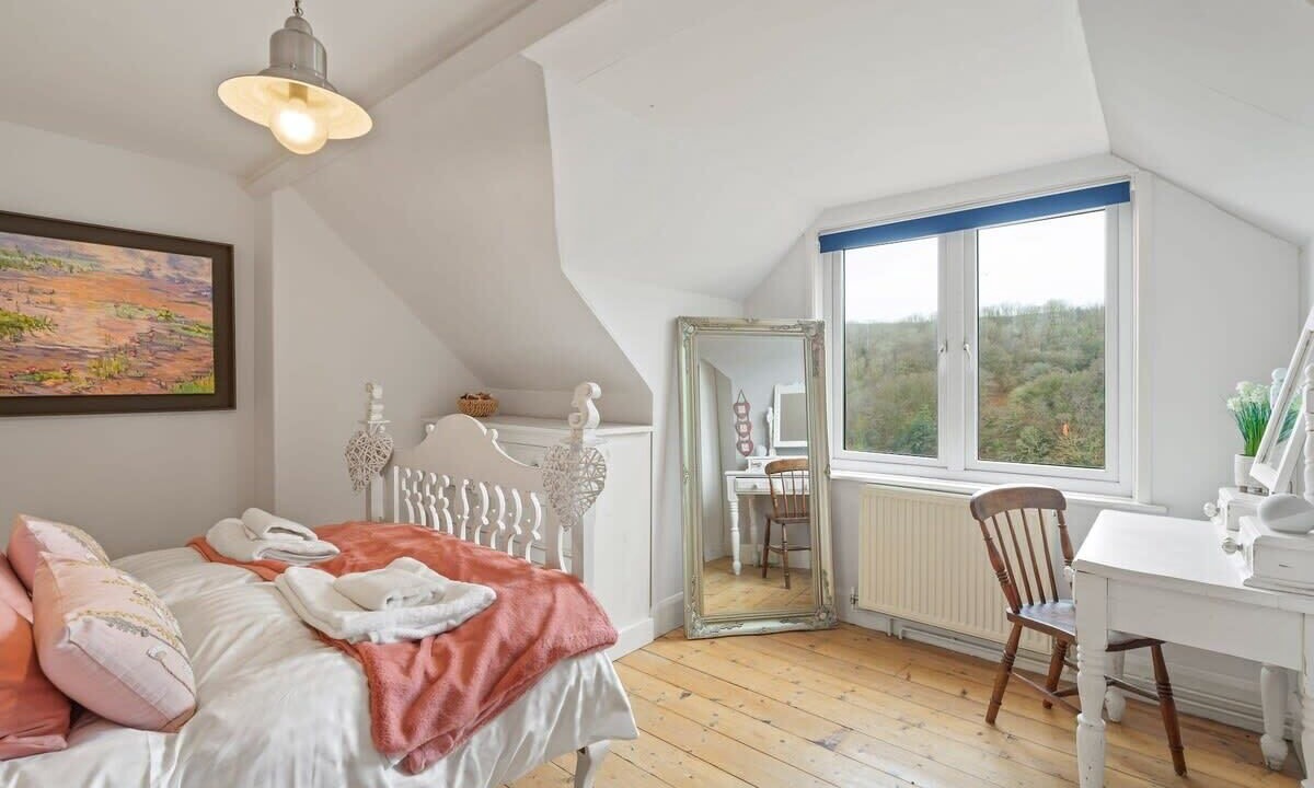 Photo of Bedroom in Looe