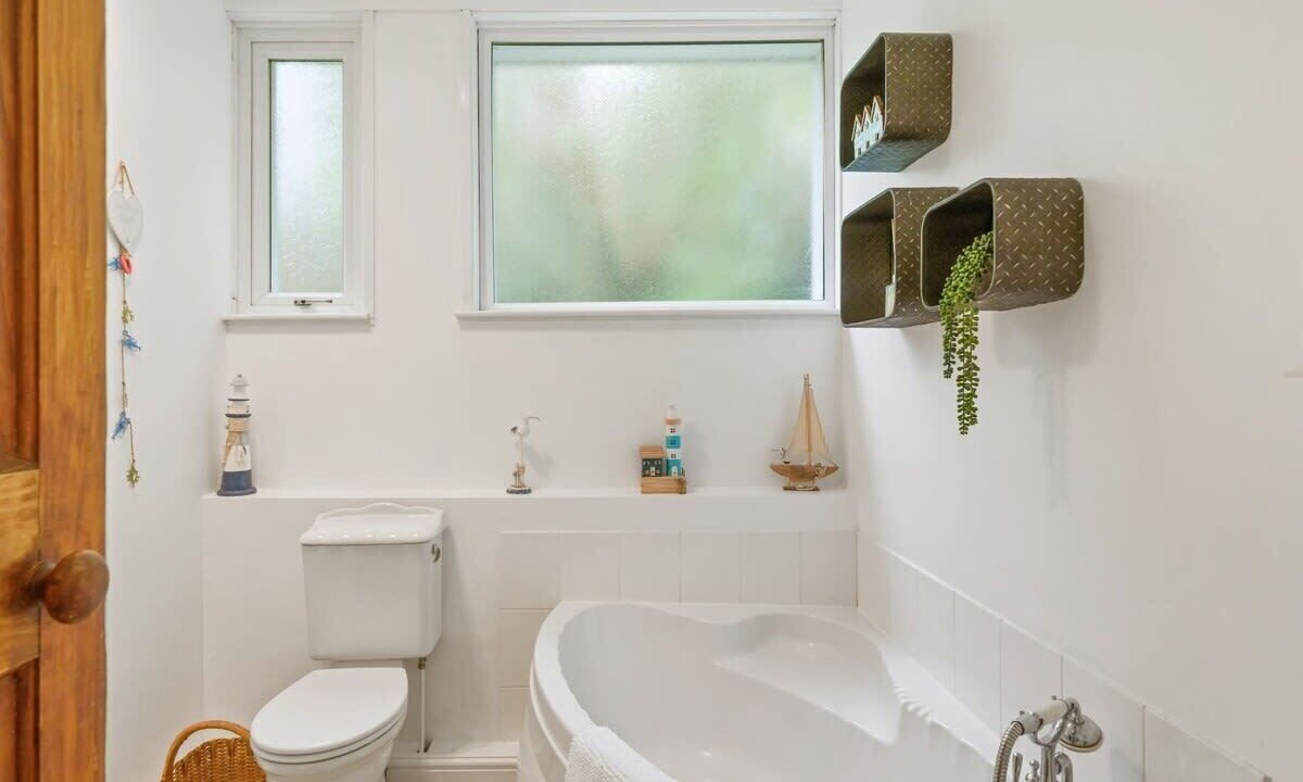 Photo of Bathroom in Looe