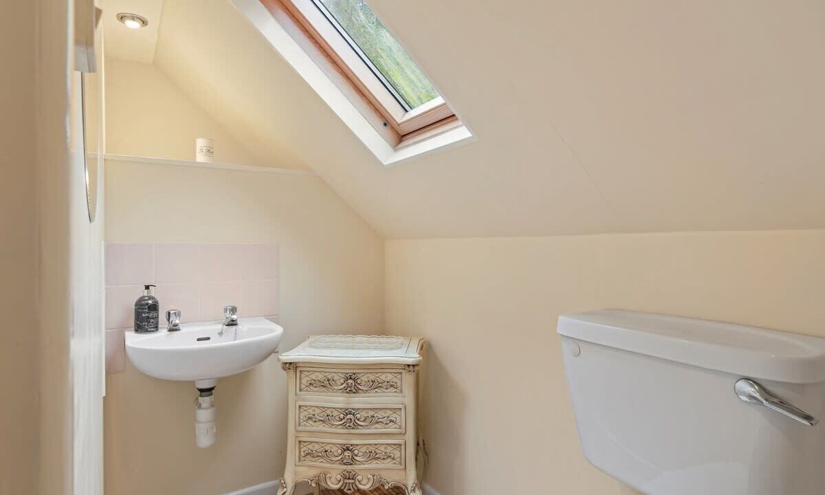 Photo of Bathroom in Looe