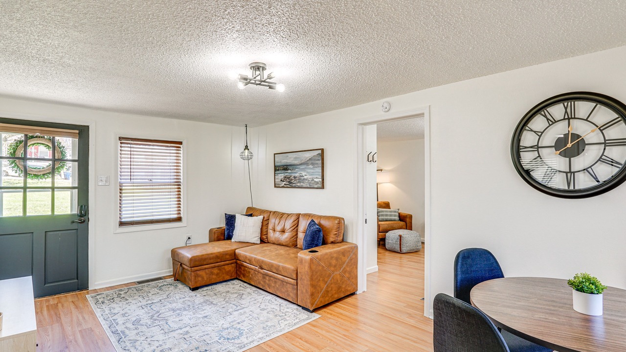 Photo of Livingroom in Jefferson City