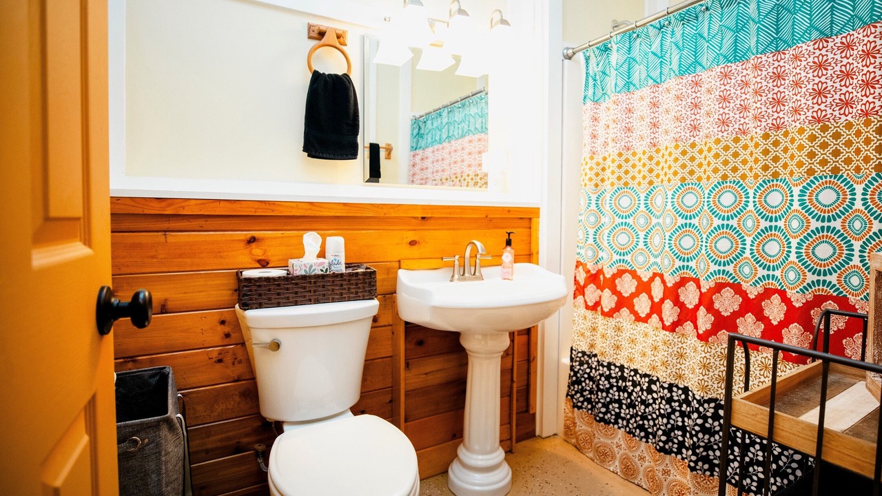 Photo of Bathroom in Commerce