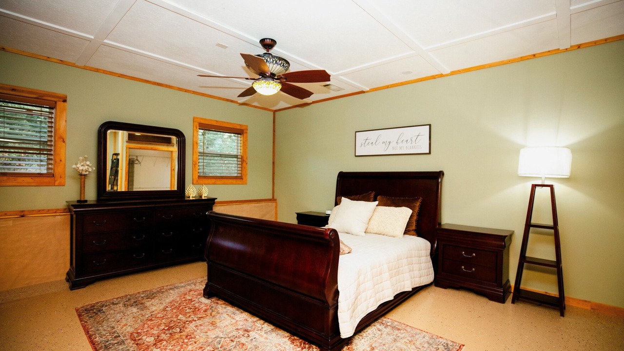 Photo of Bedroom in Commerce