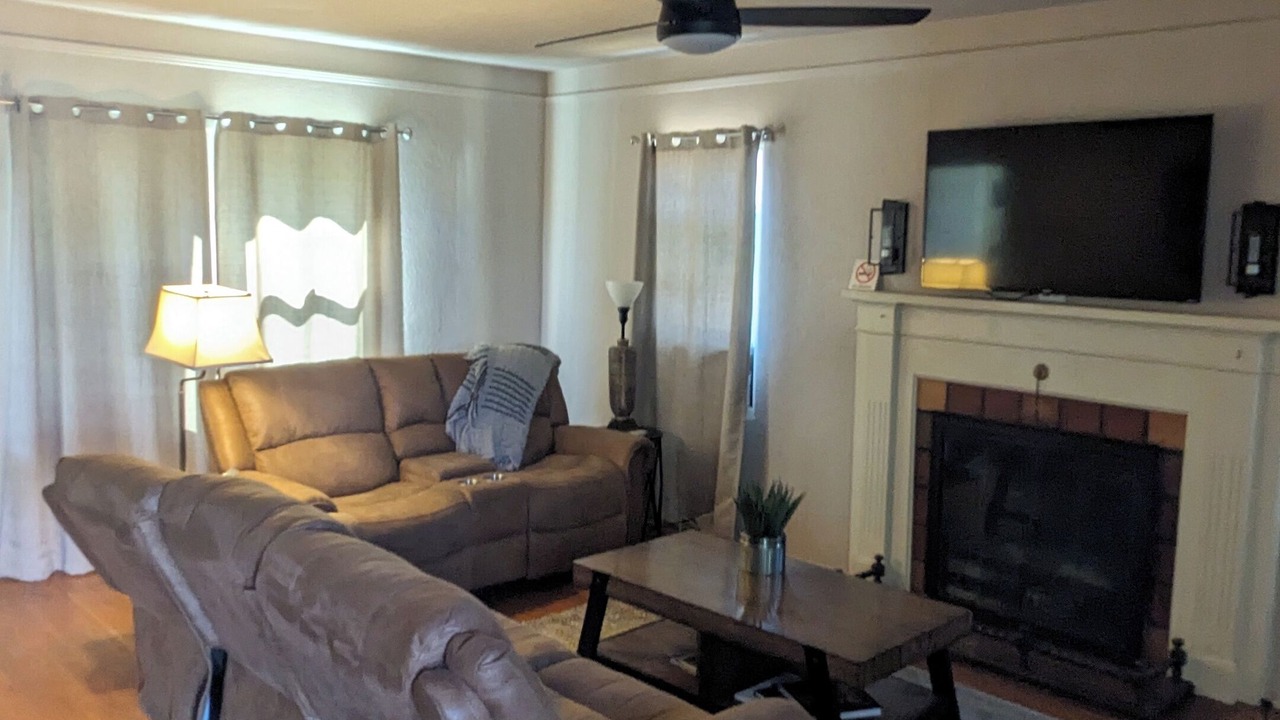 Photo of Livingroom in Downtown Klamath Falls