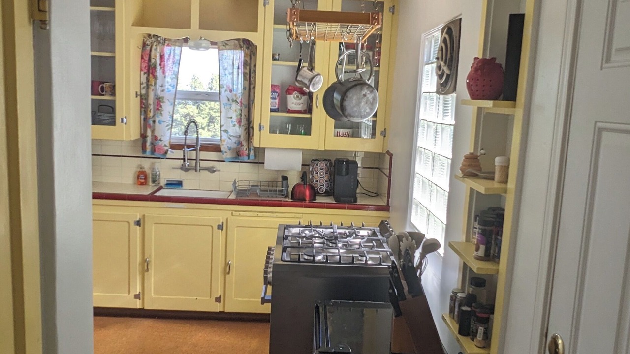 Photo of Kitchen in Downtown Klamath Falls