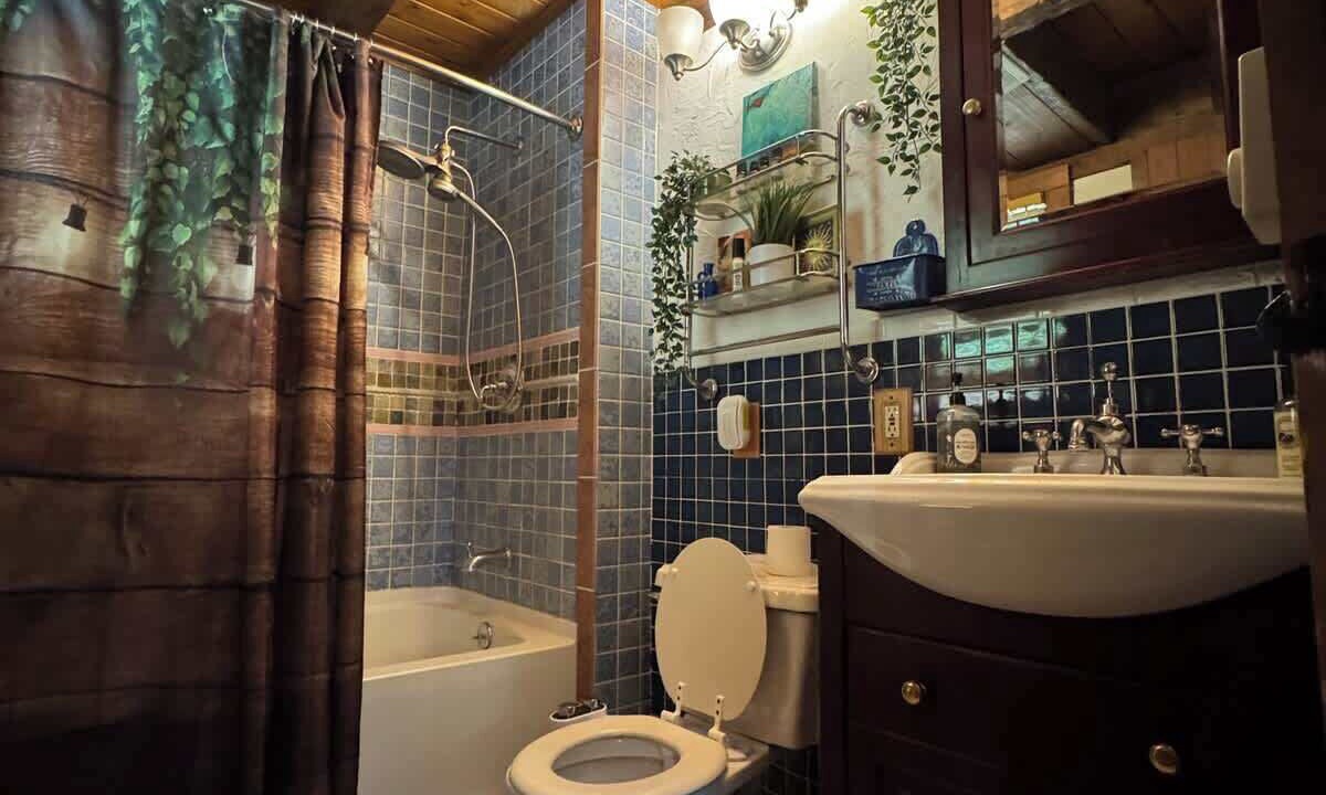 Photo of Bathroom in Linden