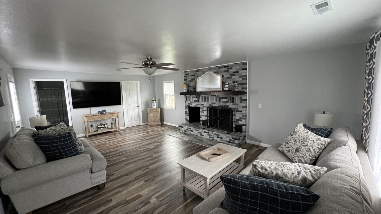 Photo of Livingroom in Boss
