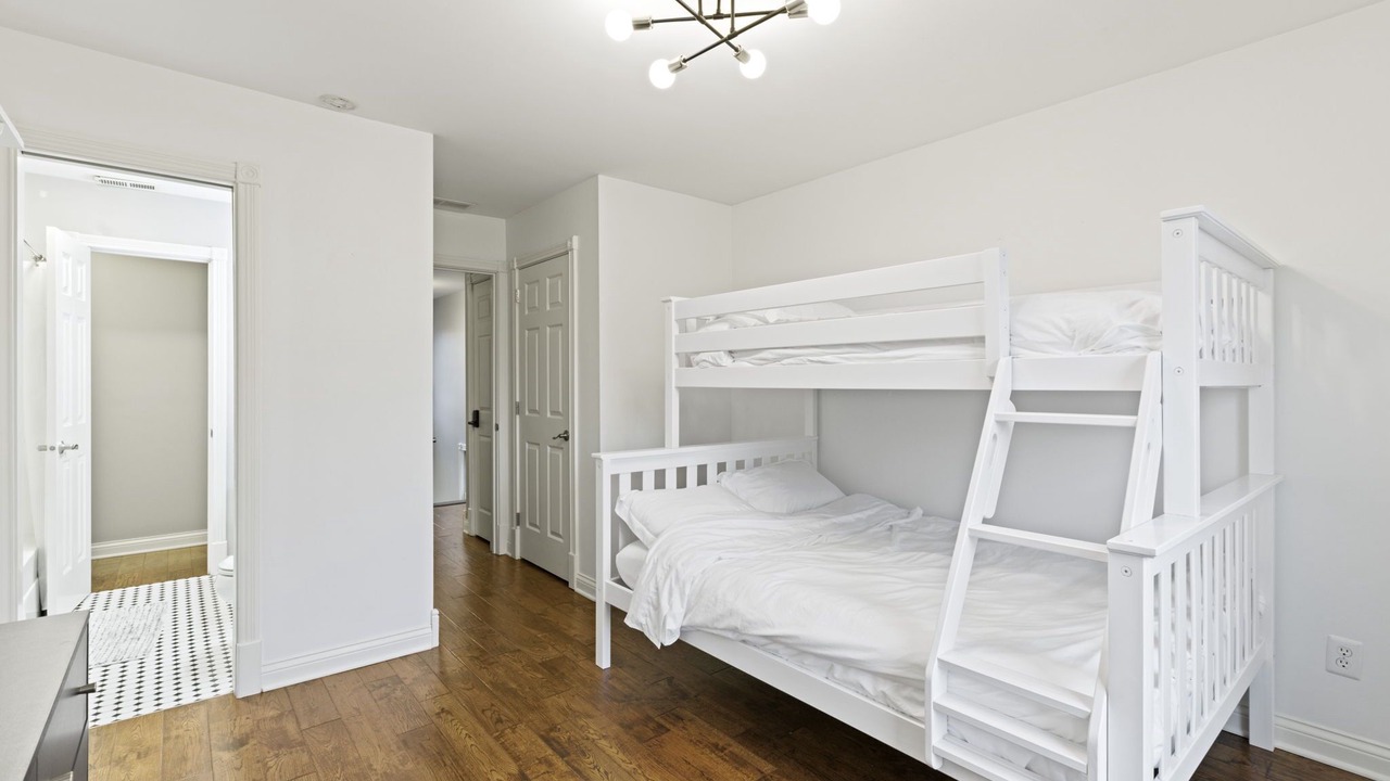 Photo of Bedroom in Chatham-Arch