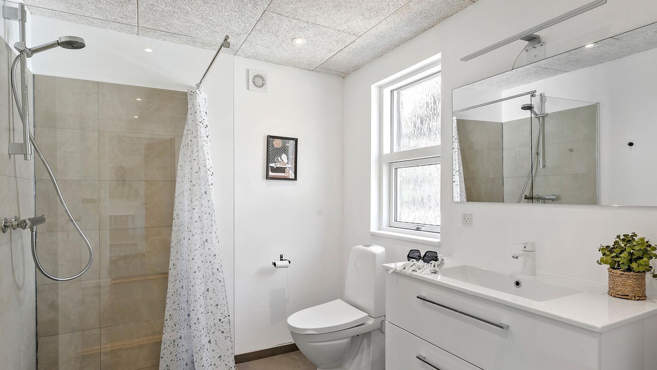 Photo of Bathroom in Hou