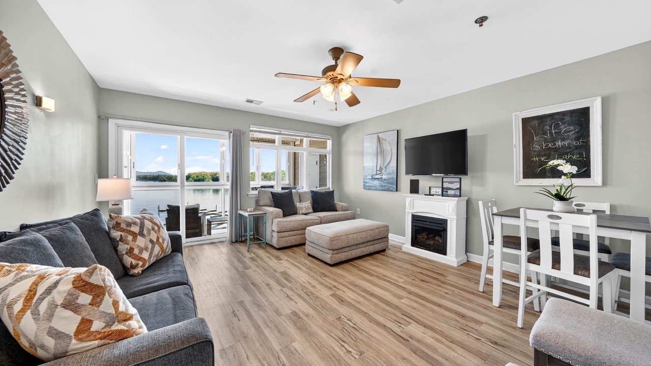 Photo of Livingroom in Smith Mountain Lake