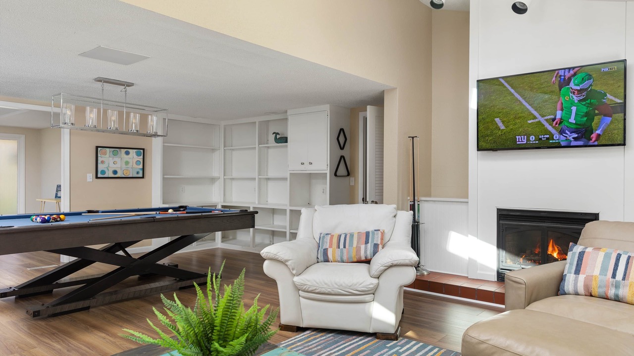 Photo of Livingroom in Norton Shores