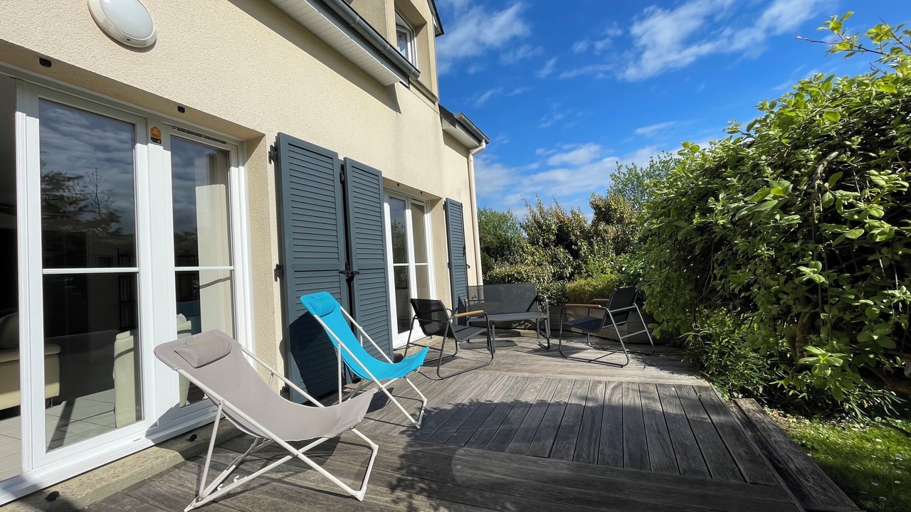 Photo of Patio Balcony in Port-en-Bessin-Huppain