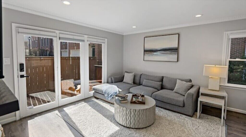 Photo of Livingroom in Virginia Square