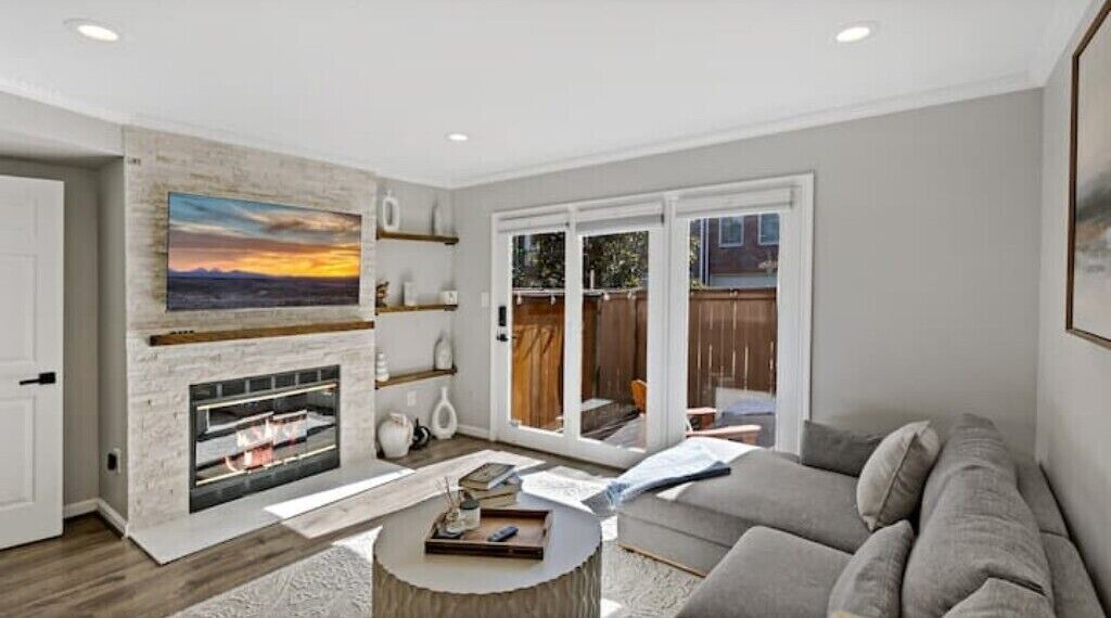 Photo of Livingroom in Virginia Square