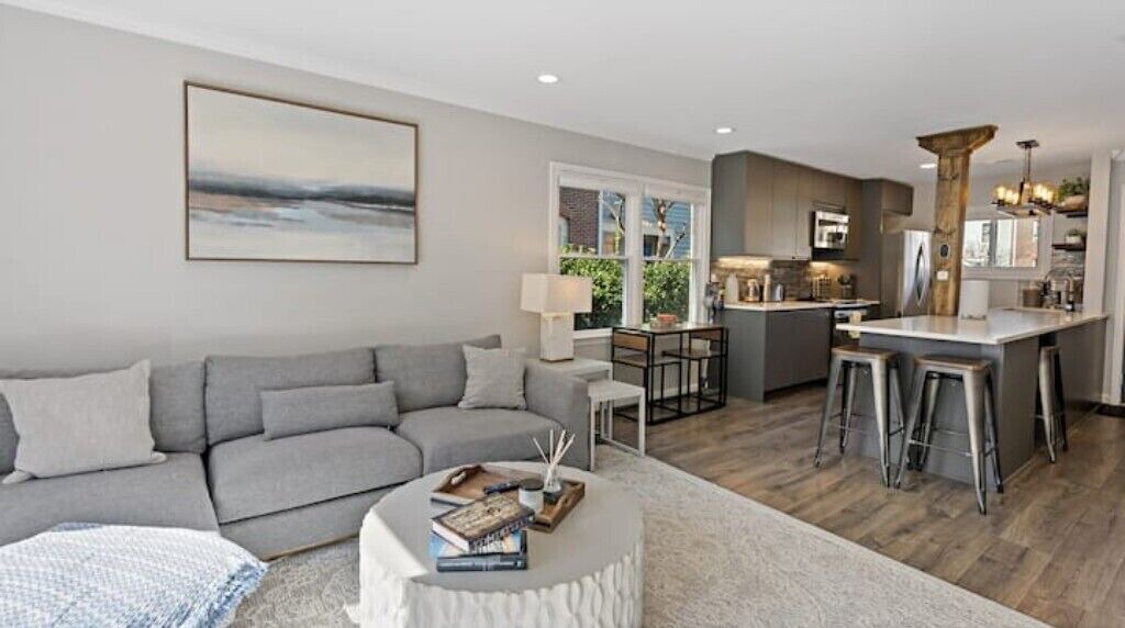 Photo of Livingroom in Virginia Square