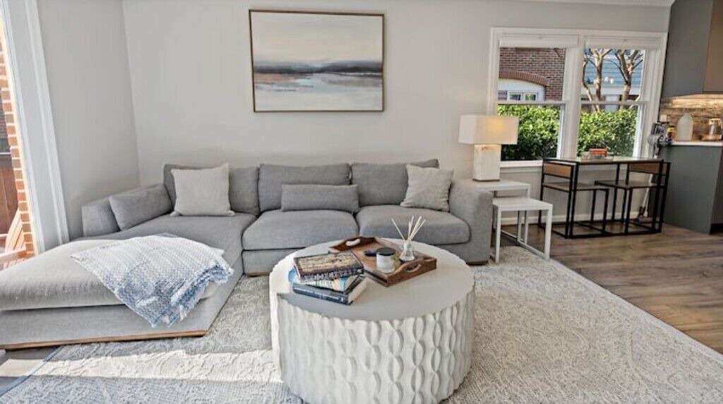 Photo of Livingroom in Virginia Square