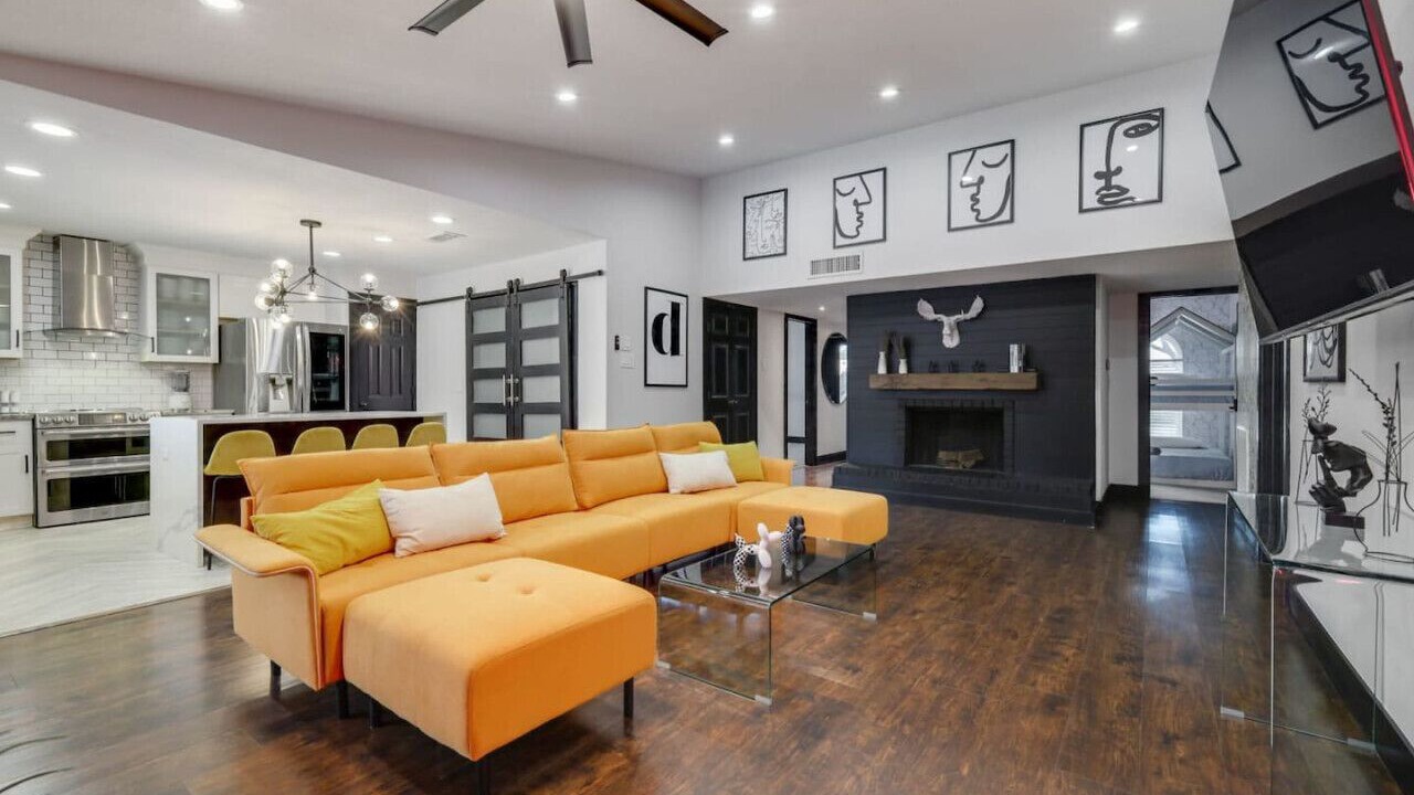 Photo of Livingroom in North Central Carrollton