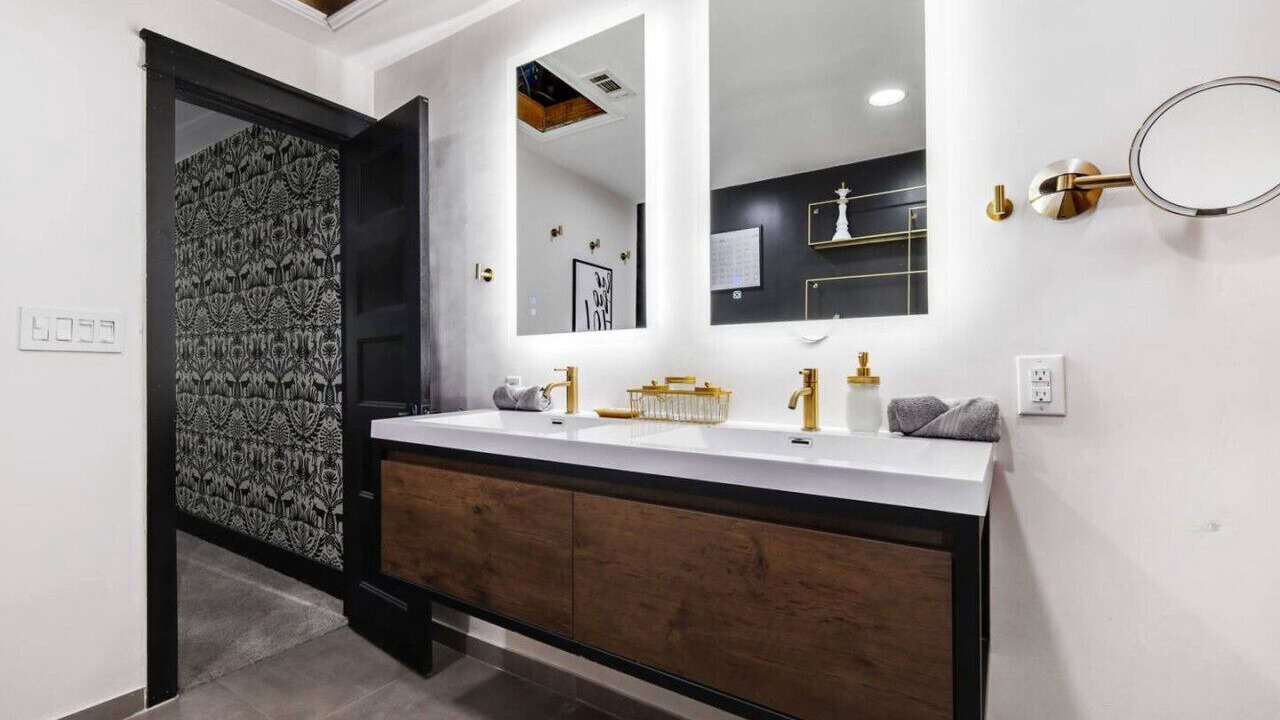 Photo of Bathroom in North Central Carrollton