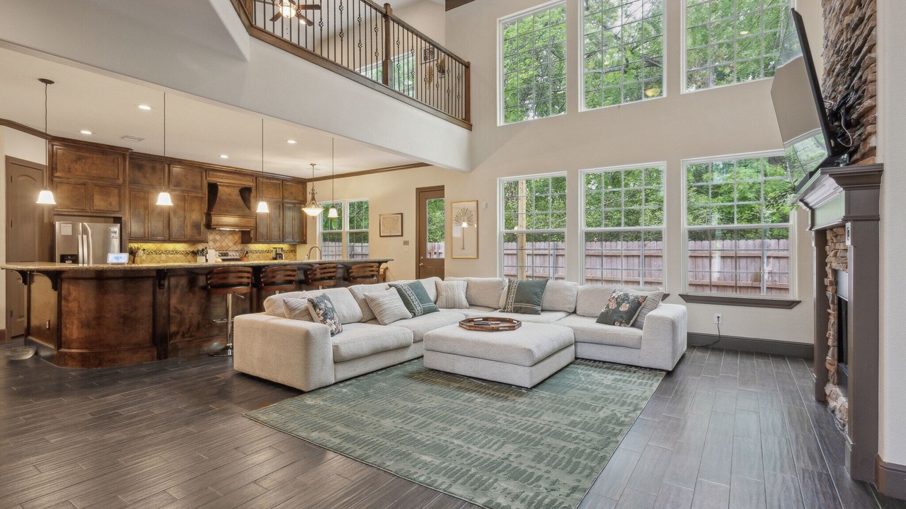 Photo of Livingroom in Walden on Lake Conroe