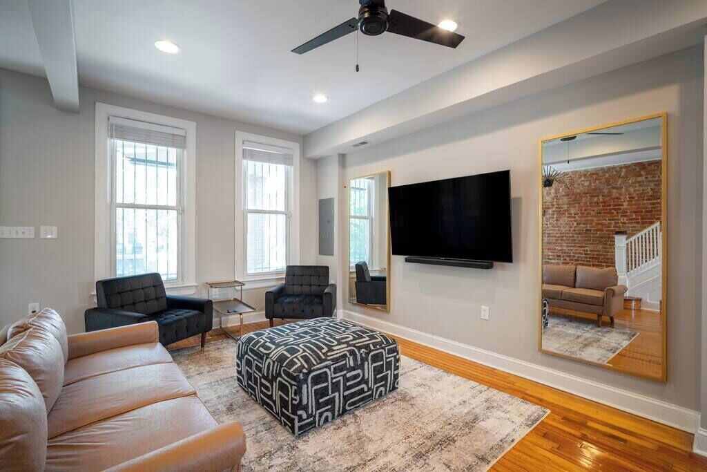 Photo of Livingroom in Near Northeast