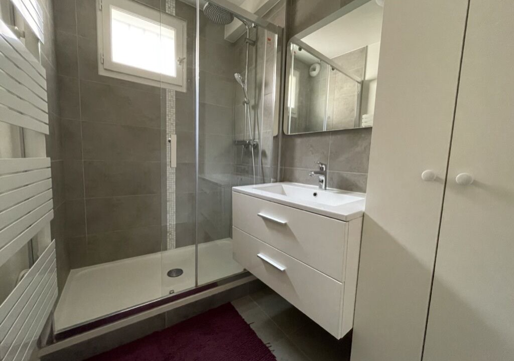 Photo of Bathroom in Puteaux