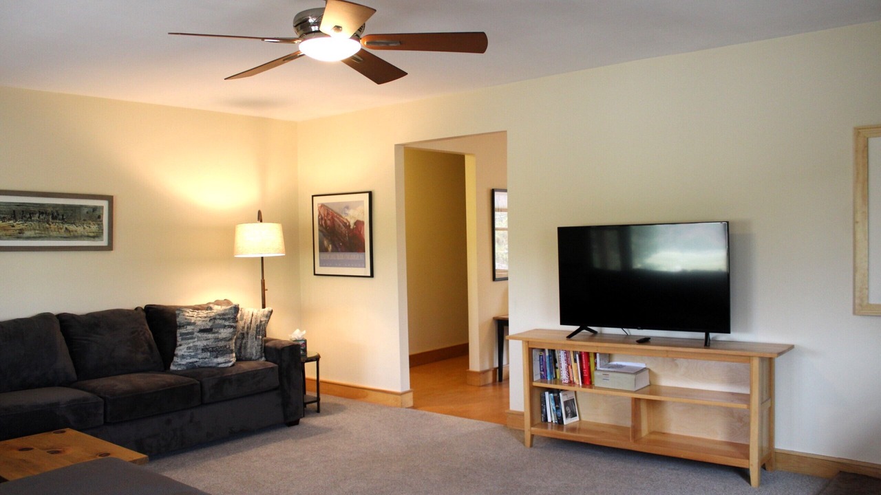 Photo of Livingroom in Grover