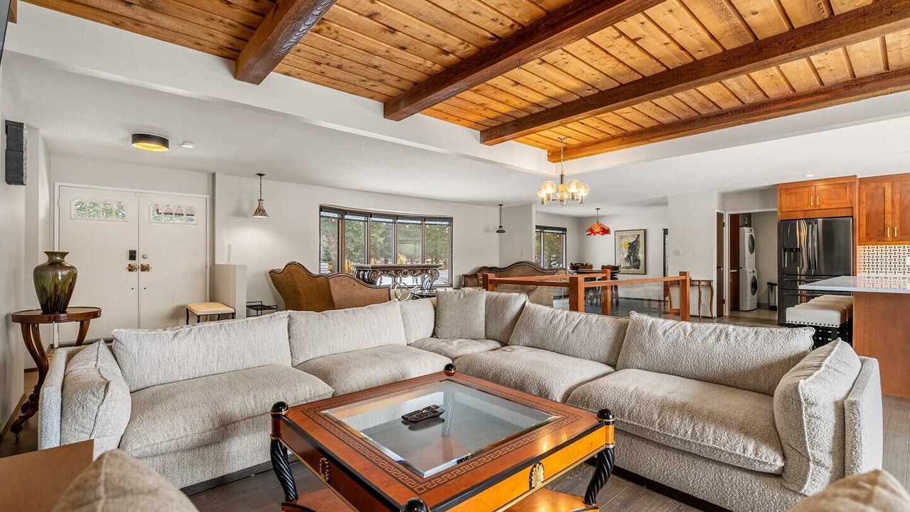 Photo of Livingroom in Springbank