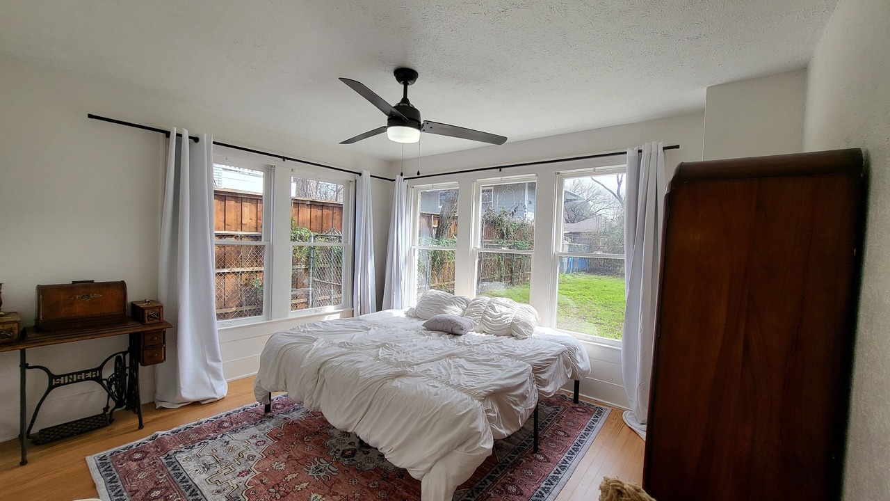 Photo of Bedroom in Junius Heights