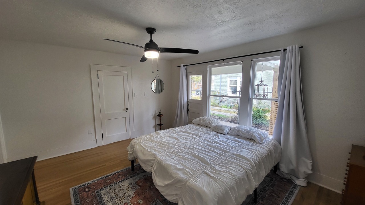 Photo of Bedroom in Junius Heights