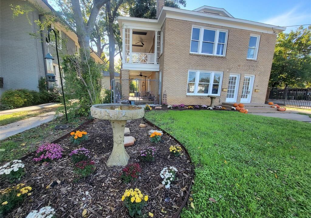 Photo of Outdoor in Junius Heights