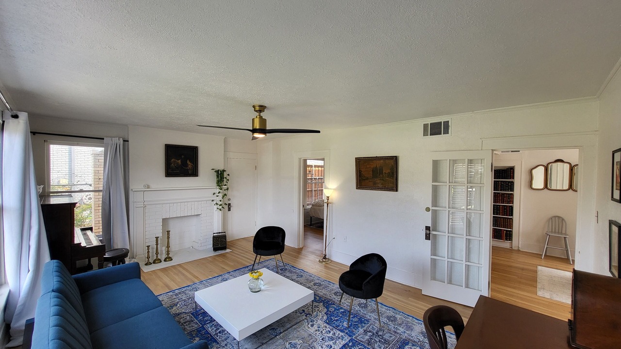 Photo of Livingroom in Junius Heights
