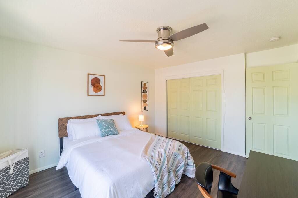 Photo of Bedroom in Highland Business