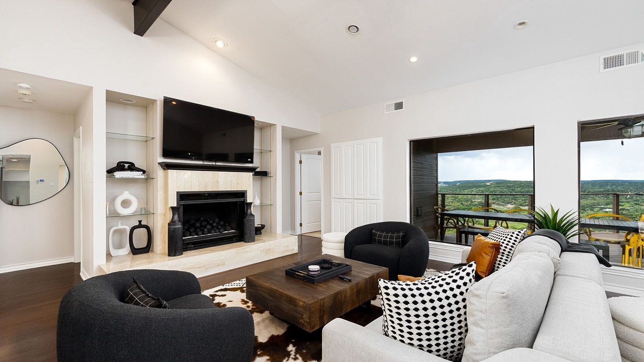Photo of Livingroom in Helotes