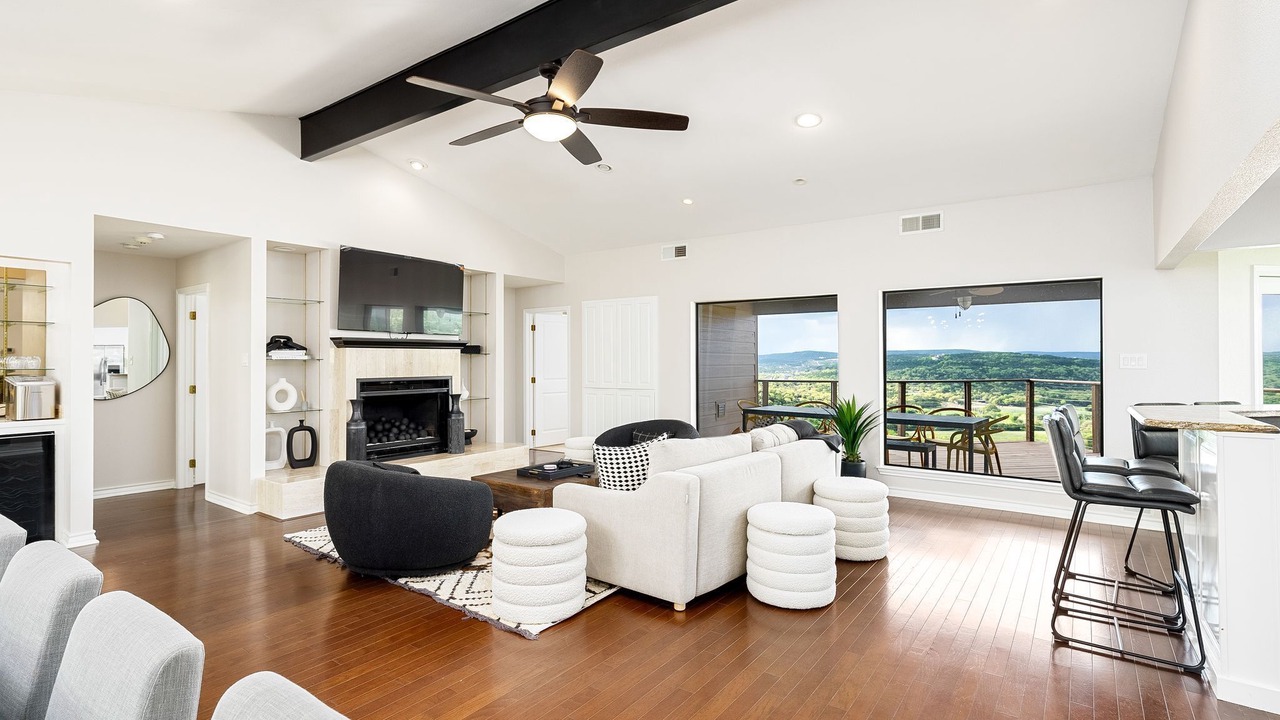 Photo of Livingroom in Helotes