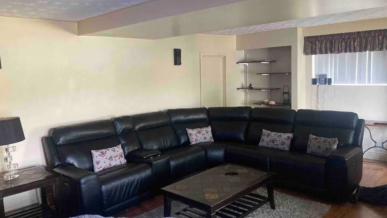 Photo of Livingroom in Monetville