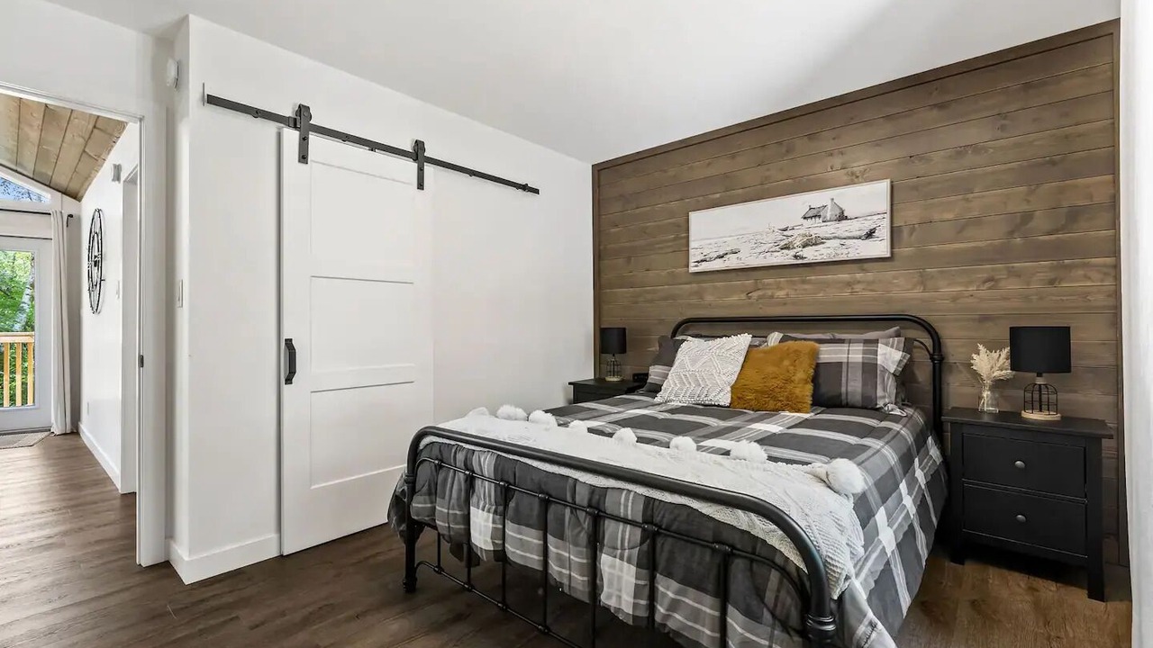 Photo of Bedroom in Grand Beach