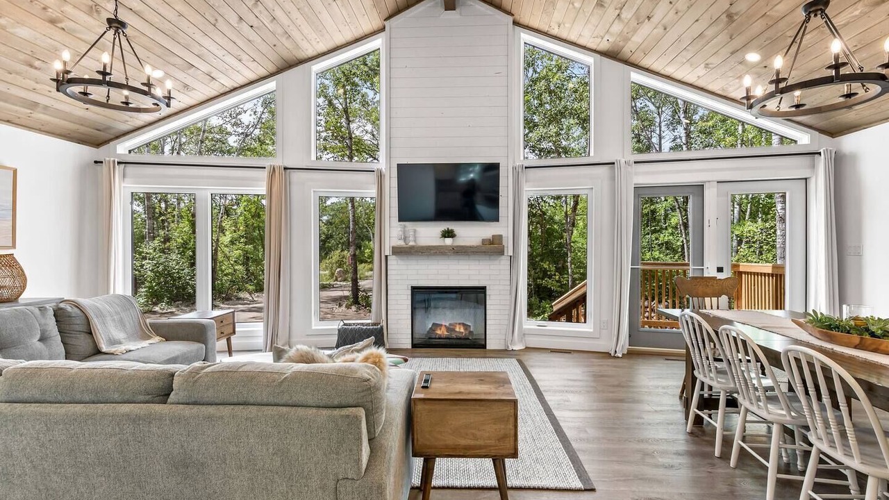 Photo of Livingroom in Grand Beach