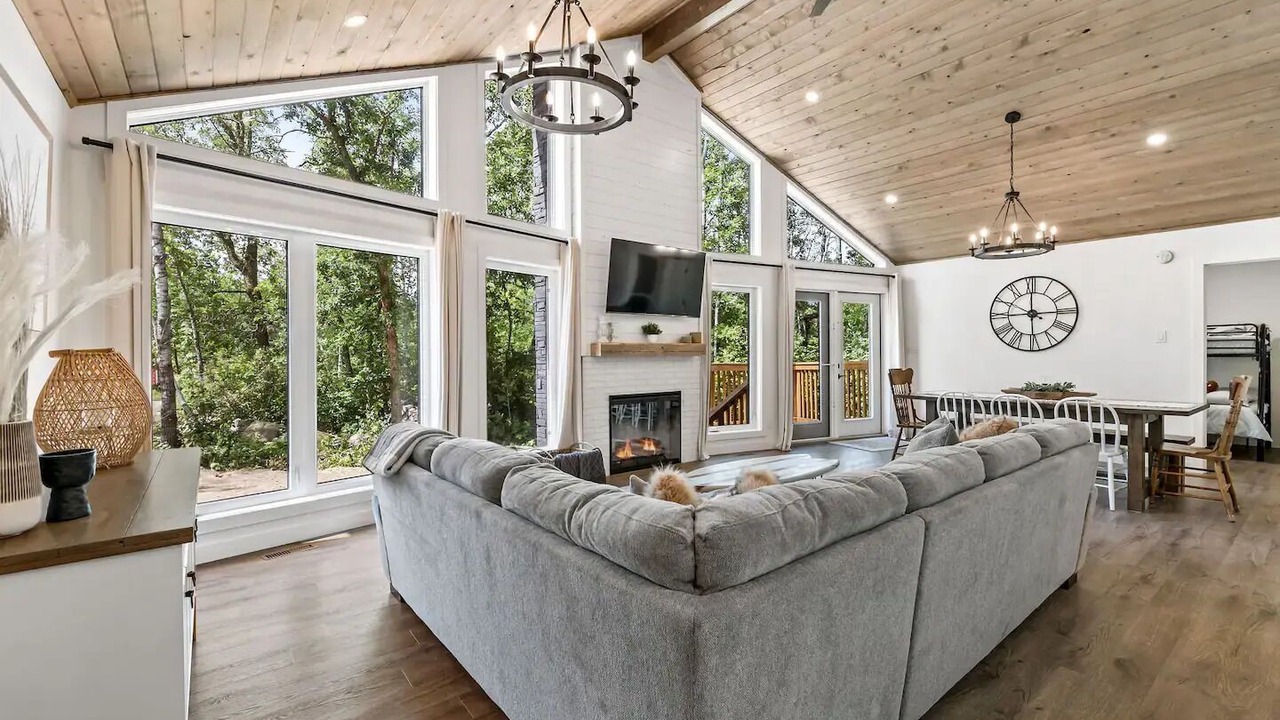 Photo of Livingroom in Grand Beach